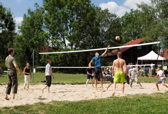 leisure-time activity beach volleyball